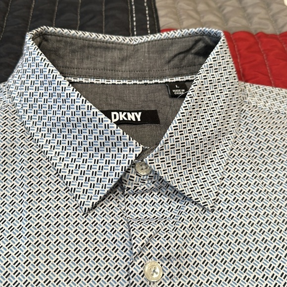 NWOT DKNY Men's Blue Patterned Dress Shirt - Picture 8 of 10